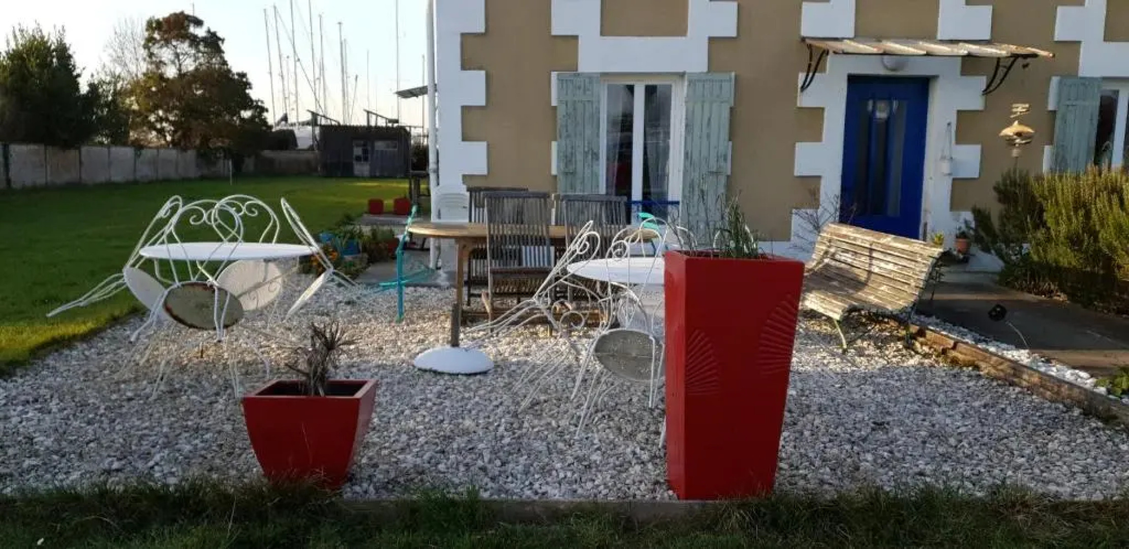 Grande maison charentaise avec vue sur le chenal superbes couchés de soleil sur l estuaire de la gironde!