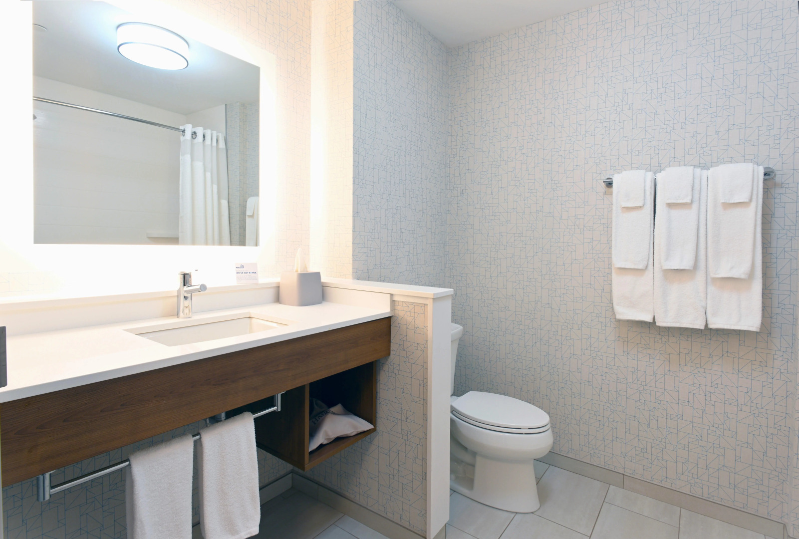 Holiday Inn Express & Suites Aurora by IHG