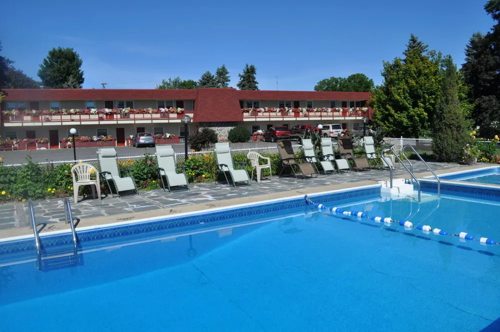 Blue Spruce Inn & Suites