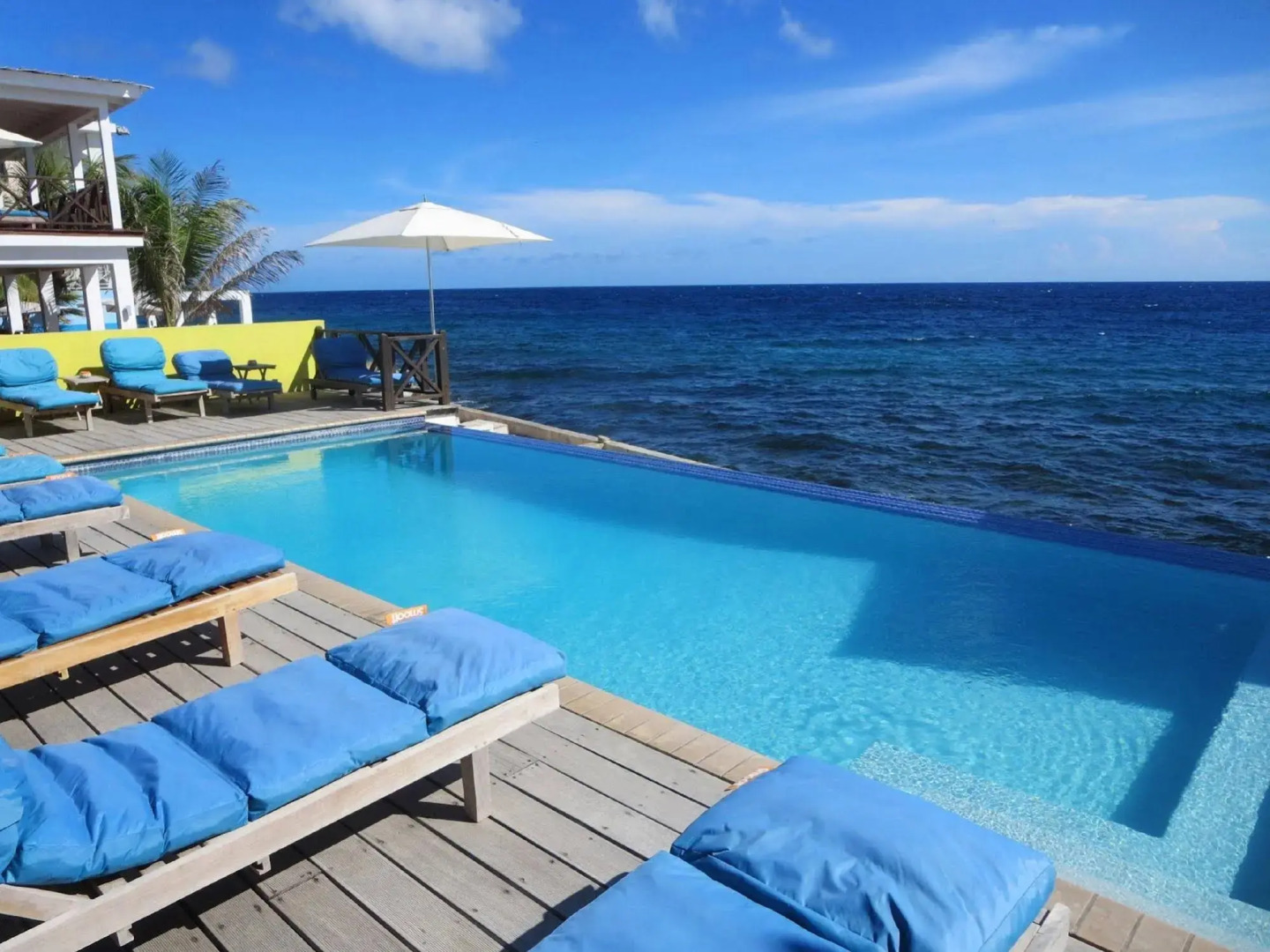 Scuba Lodge & Ocean Suites