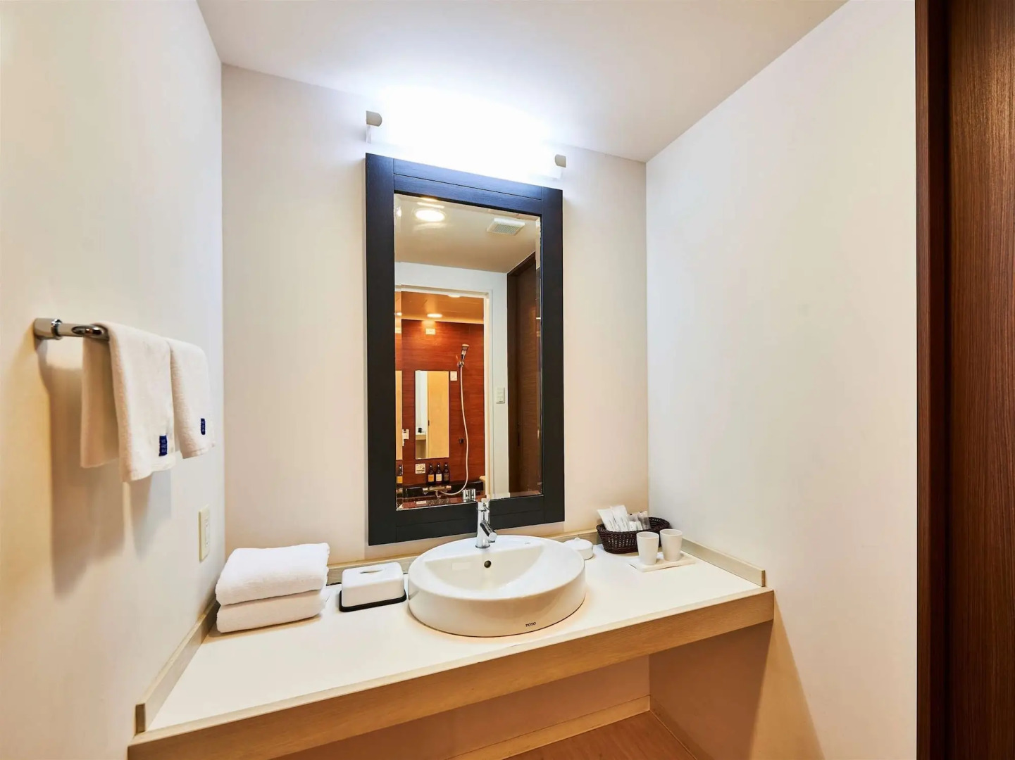 Hotel Breezebay Marina