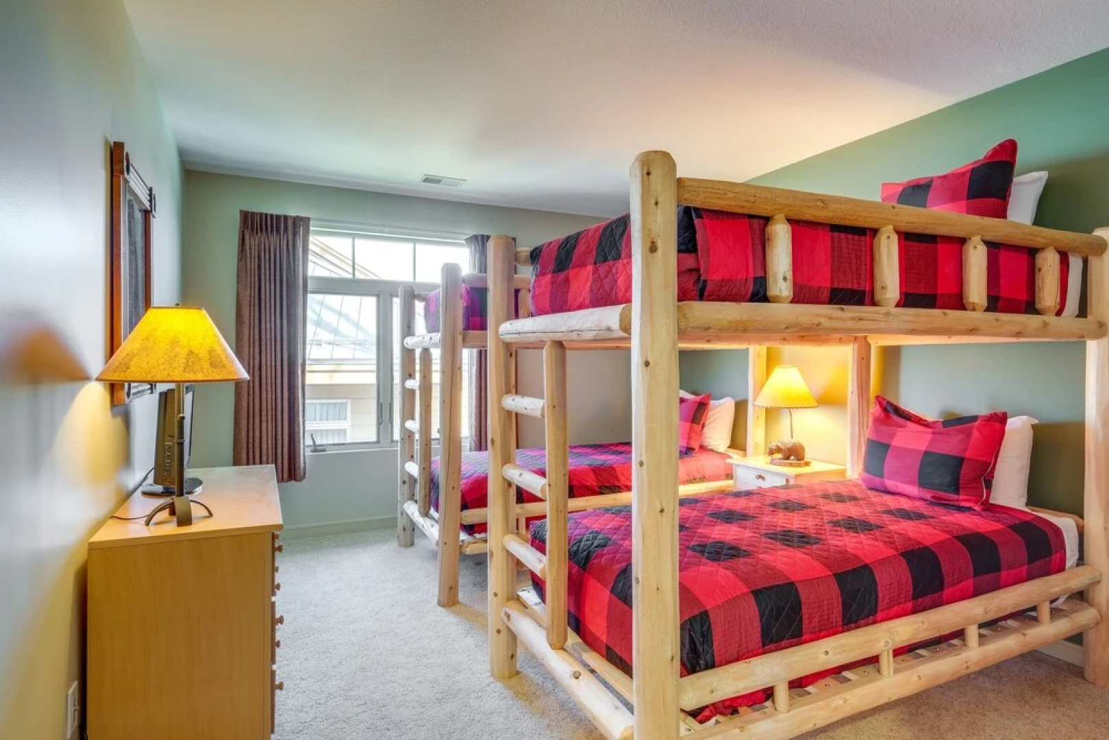 Ski-in/ski-out! Cozy Bellaire Resort Retreat!