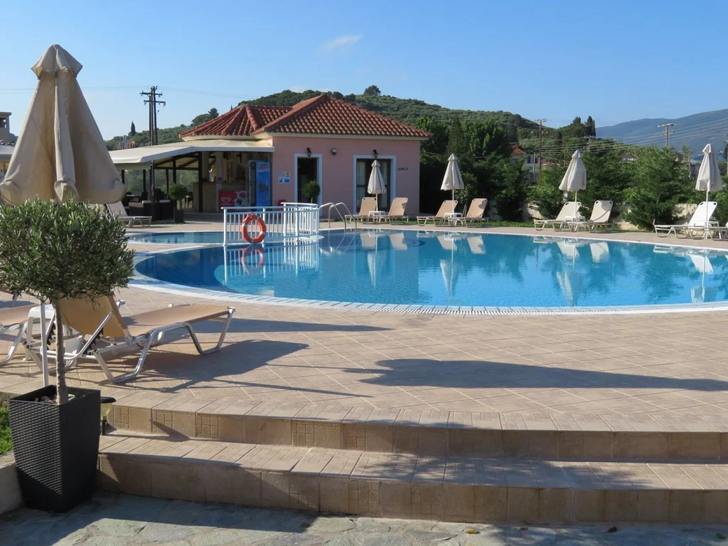 Eleni's Garden & Castello Suites