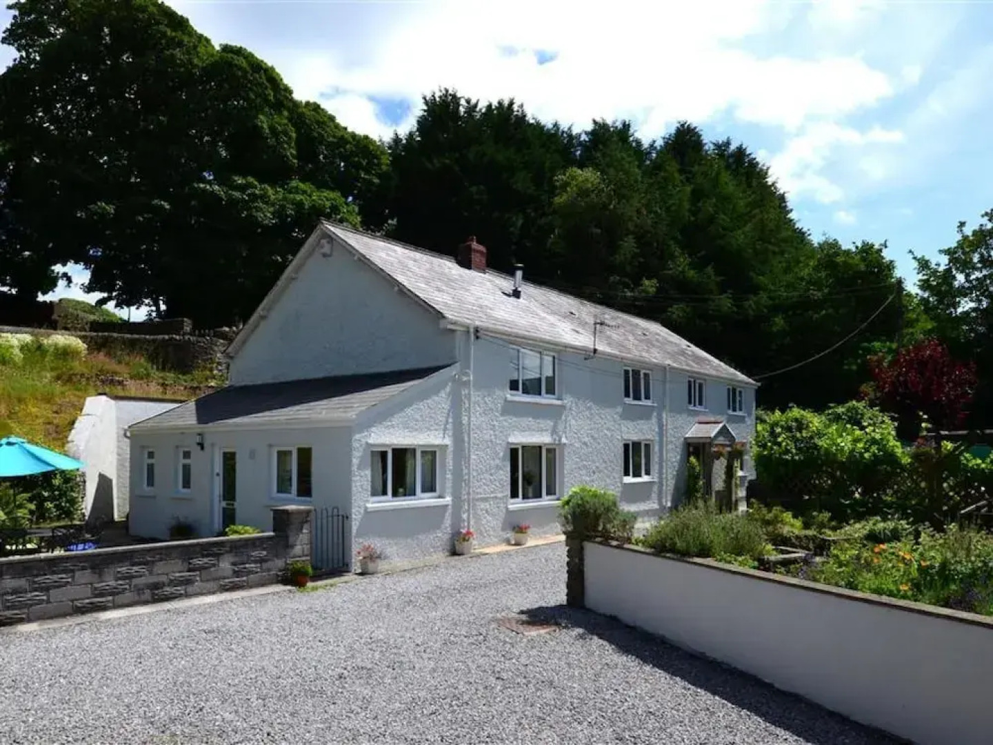 Semi Detached, Stone Built Holiday Home near Swansea & Brecon Beacons