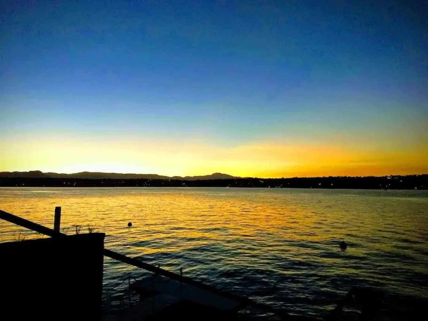 Habitación independiente a pie del lago con AC