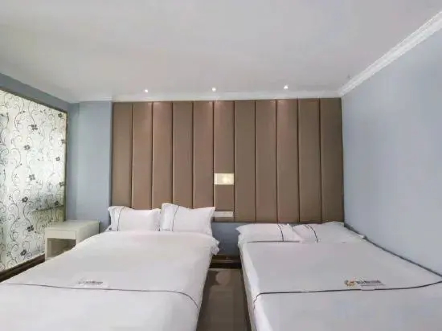 Wuwei E-sports Sunshine Holiday Hotel