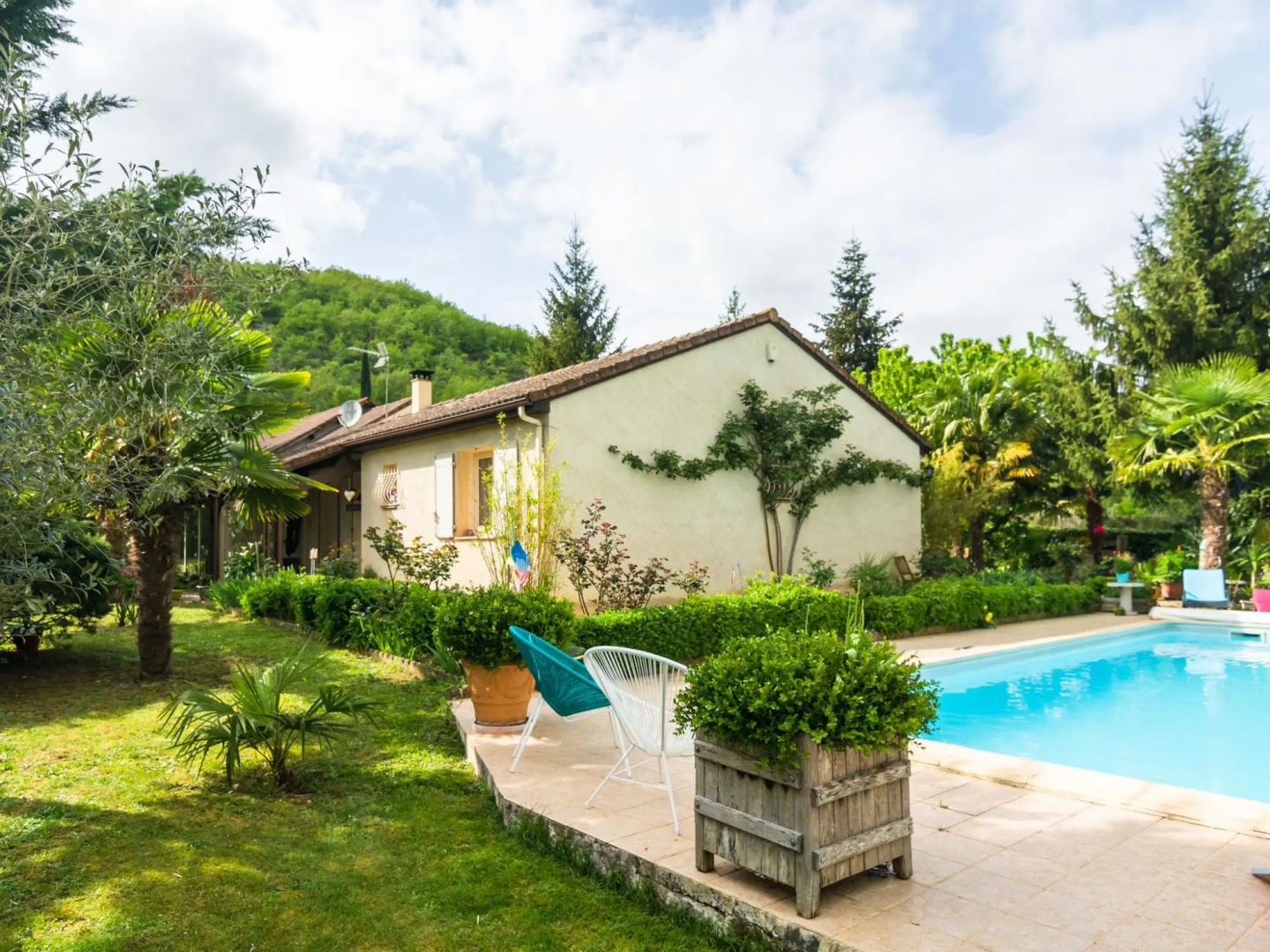 Comfy Holiday Home In Espère With Private Pool