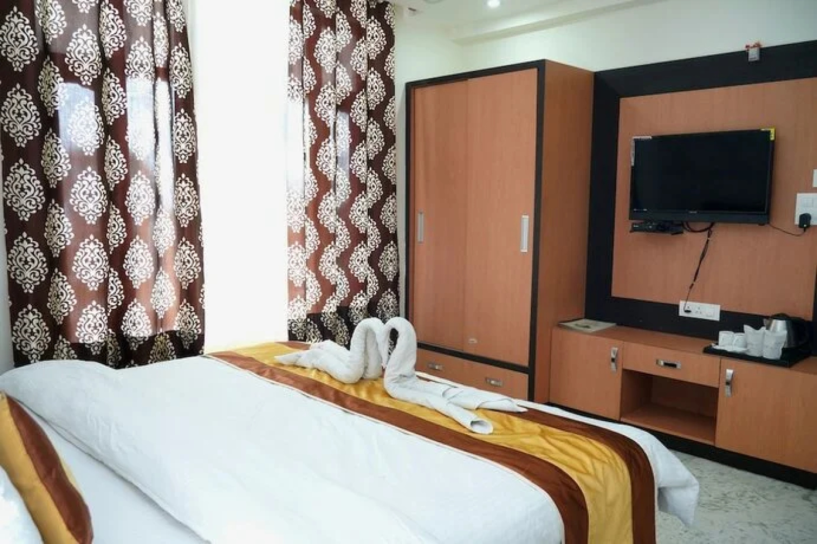 Fabhotel Pink Park