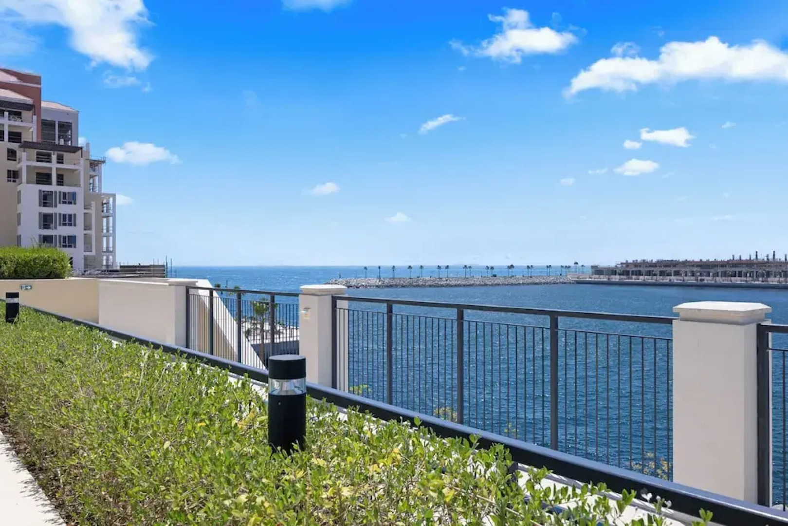 Portside Bliss La Mer 1 BR with Sea View