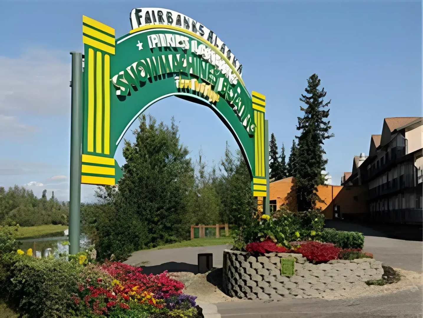 Pike's Waterfront Lodge