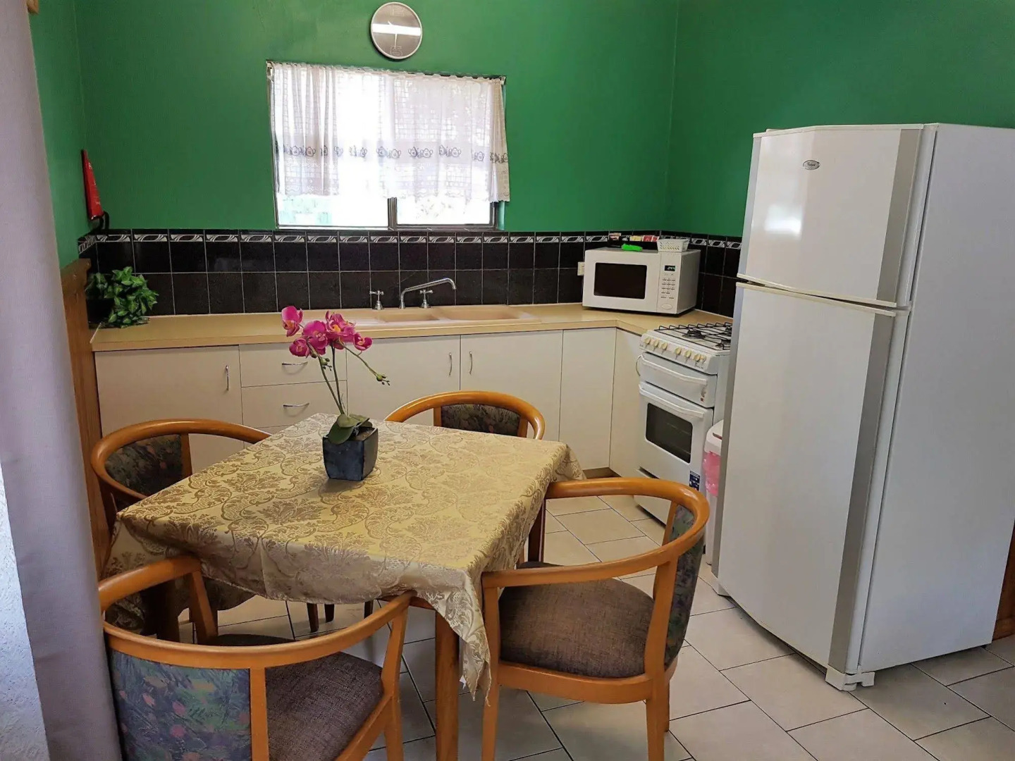 Murray Gardens Cottages & Motel