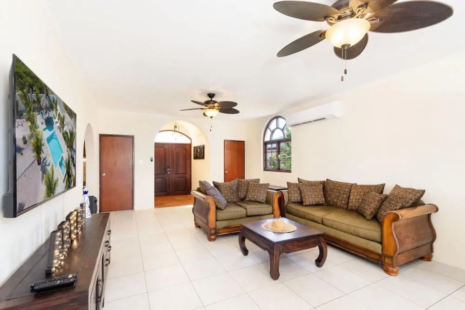 Beautiful 3br2 5BA Villa w Pool Close 2 Baby Beach