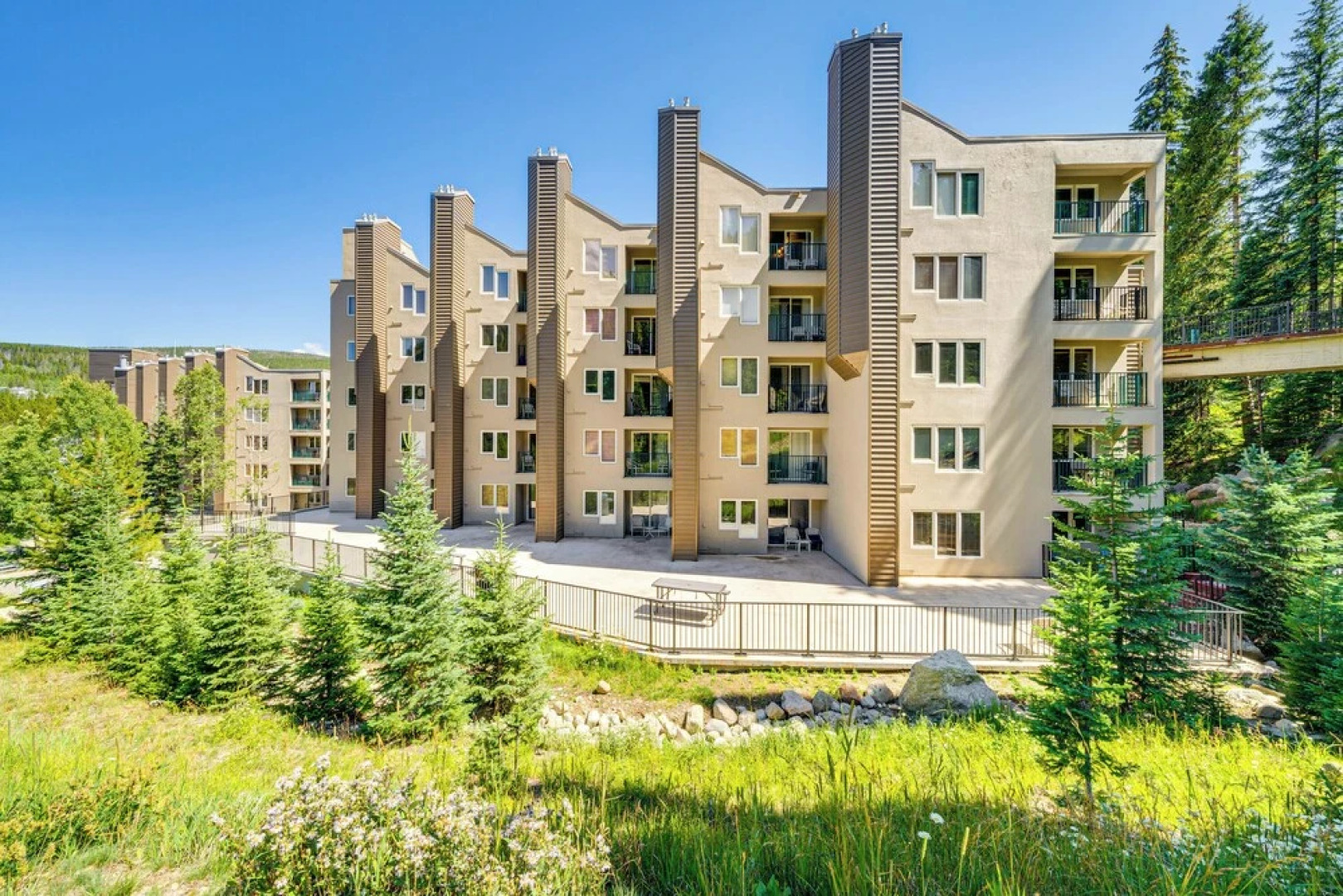 Chic Winter Park Studio w/ Community Hot Tub