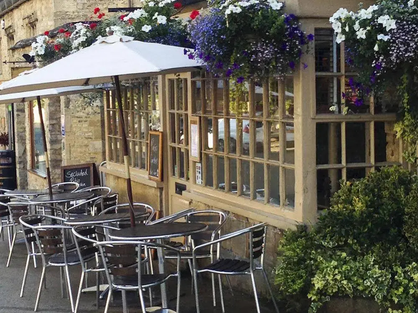 Priory Tearooms Burford With Rooms