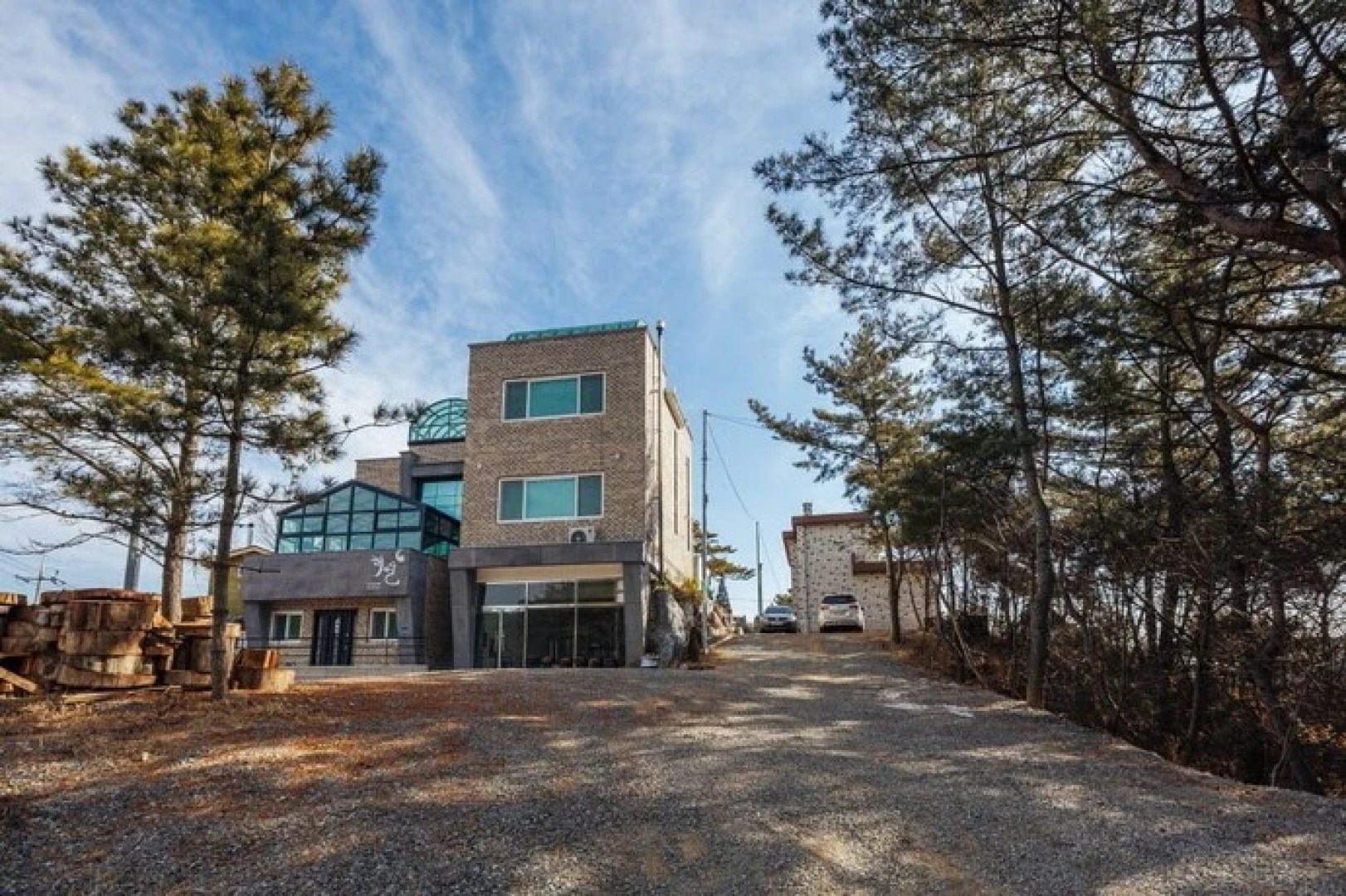 Sun and moon pension