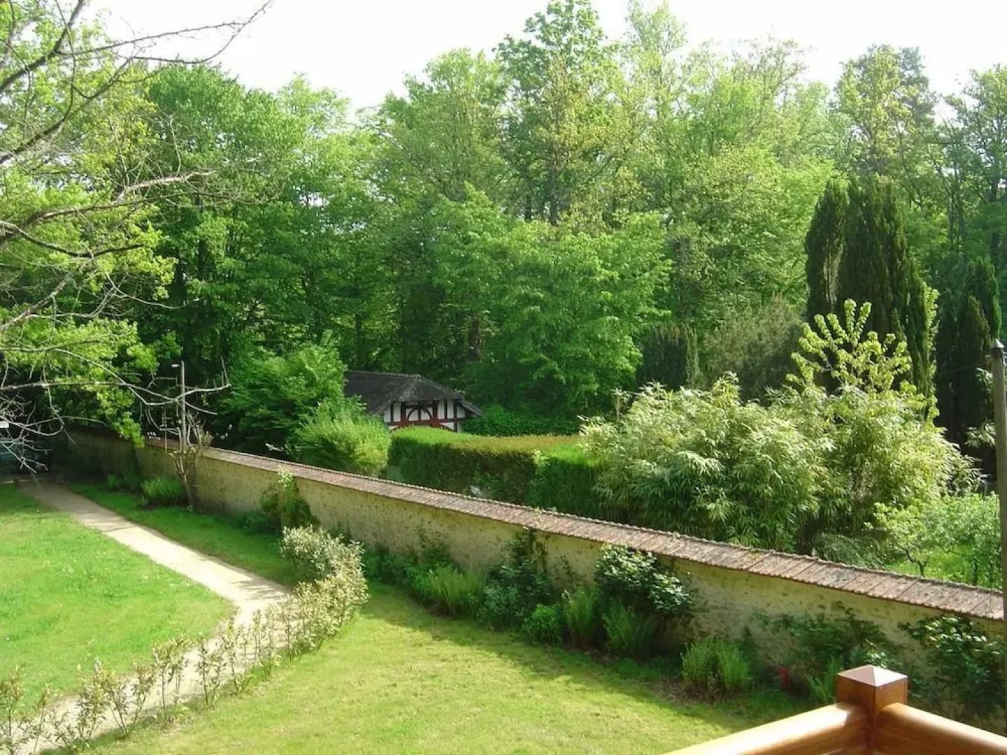 Domaine De Chantemerles