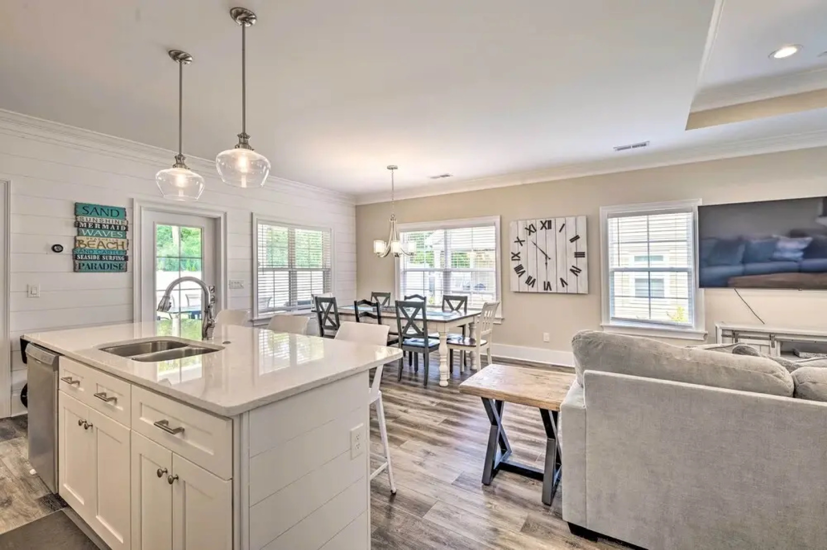 Charming Pawleys Island Home ~ 4 Mi to Beach!