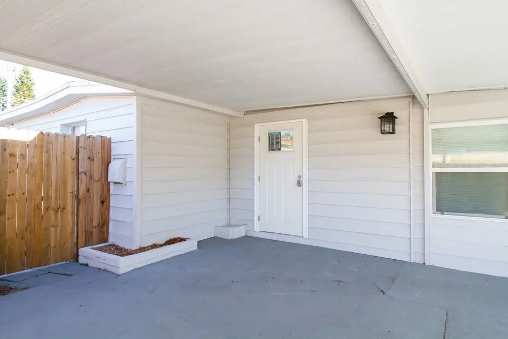 5 O'clock Somewhere - Short Term Rental 3 Bedroom Home by RedAwning