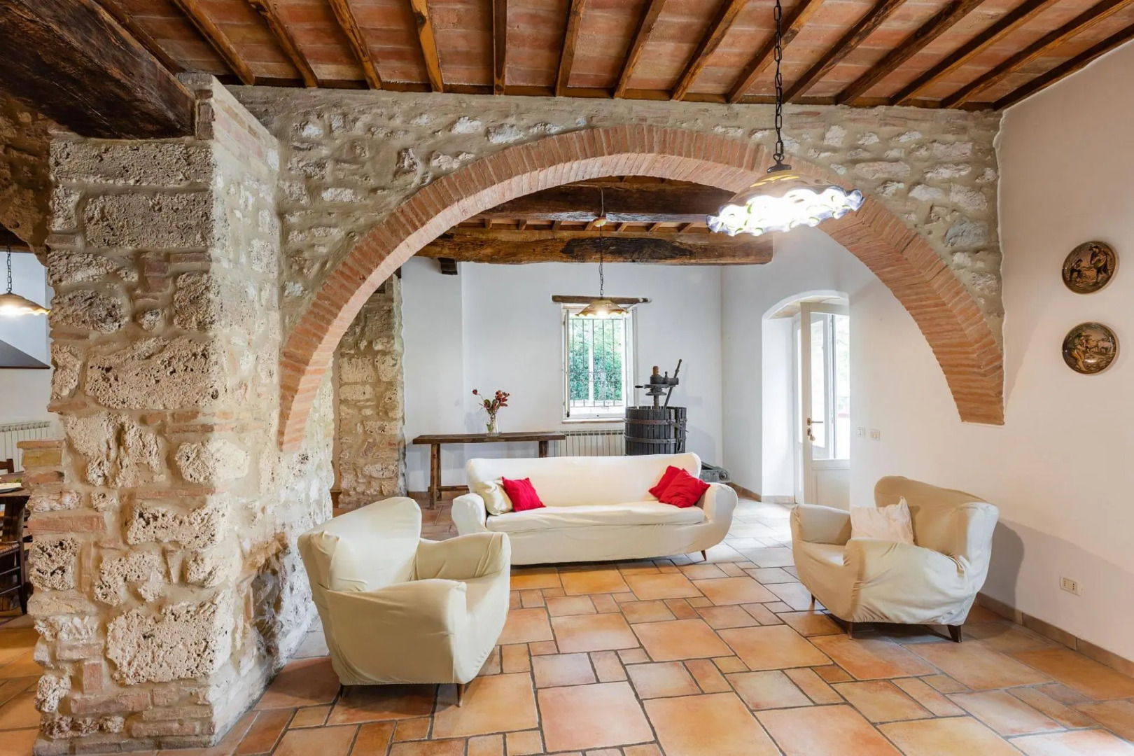 A total immersion in greenery and tranquillity.-Casale LUISA