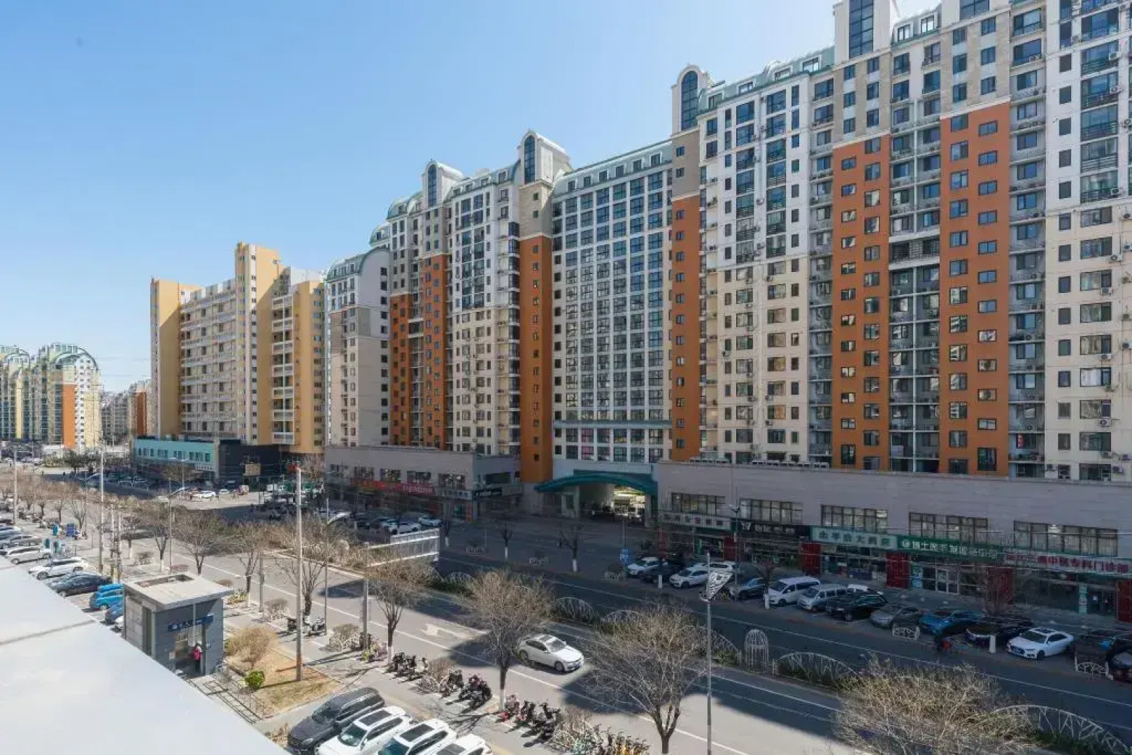 Chonpines Hotels·Caoqiao Metro Station