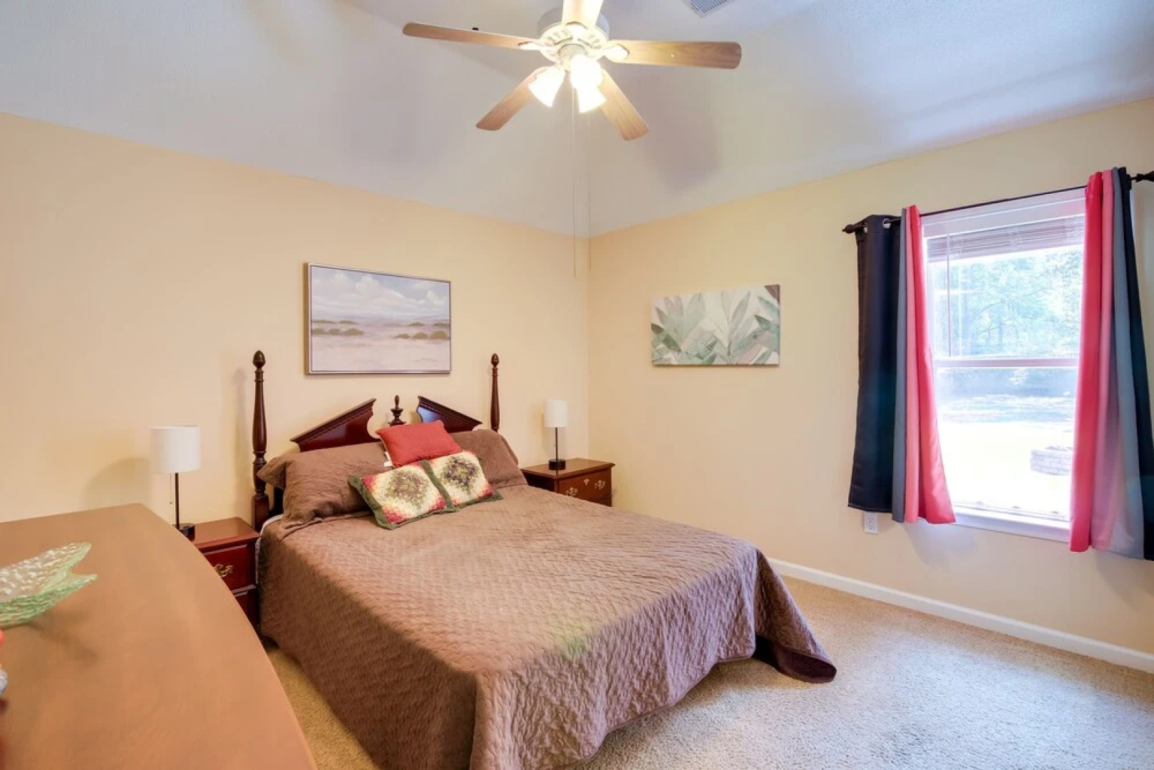Olive Branch Getaway w/ Deck & Charcoal Grill!