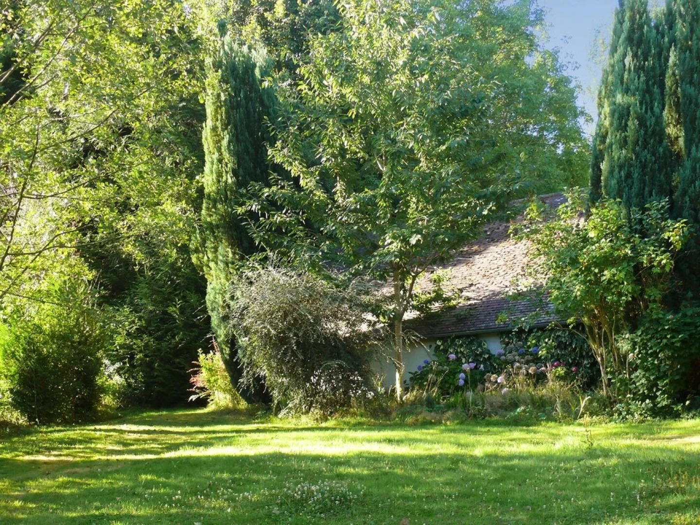 House With 2 Bedrooms in Lourdoueix Saint-pierre, With Wonderful Lake