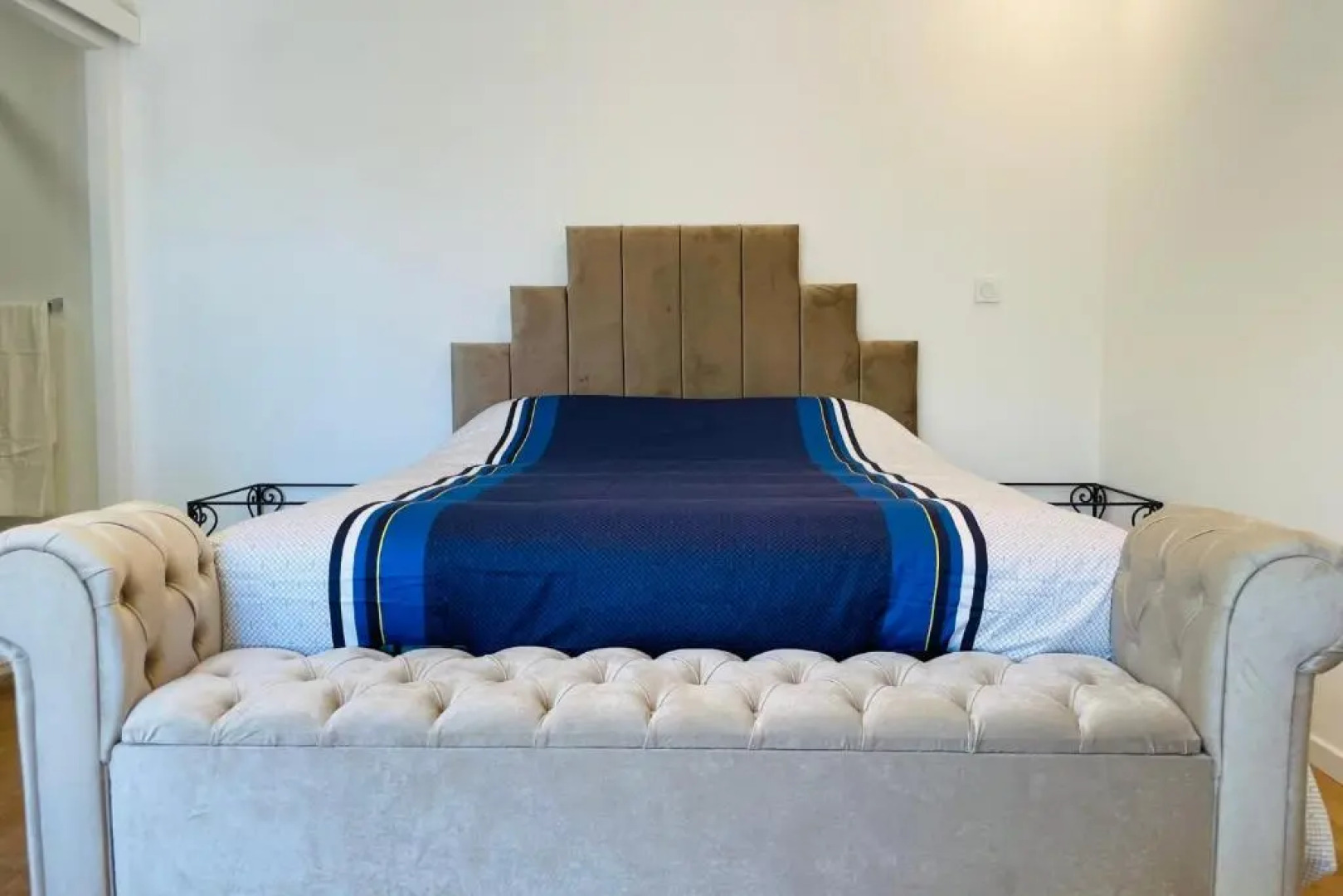 The Balzacienne Room in a charming mansion at the gates of Tours