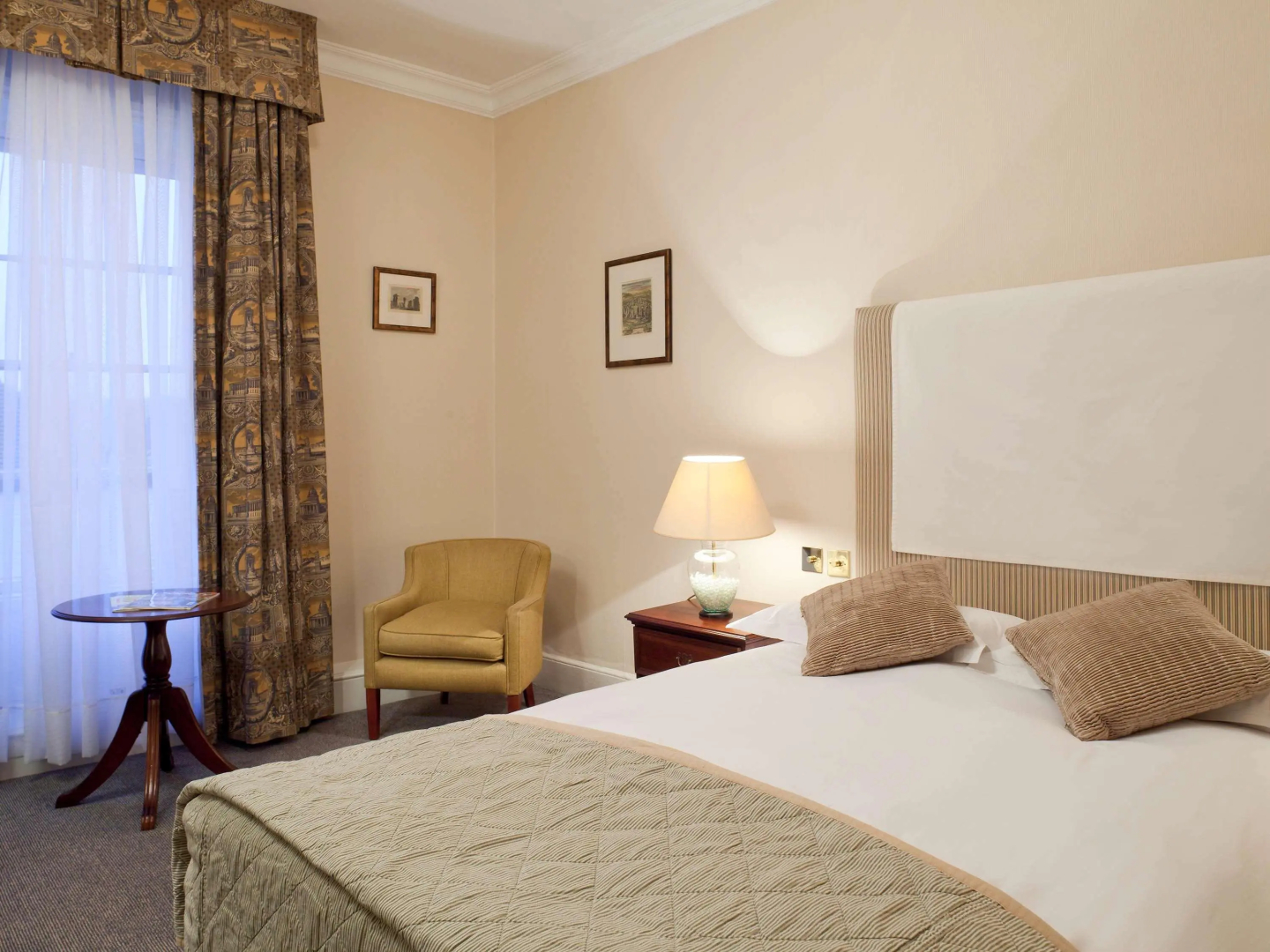 Mercure White Hart Hotel Salisbury and Apartments