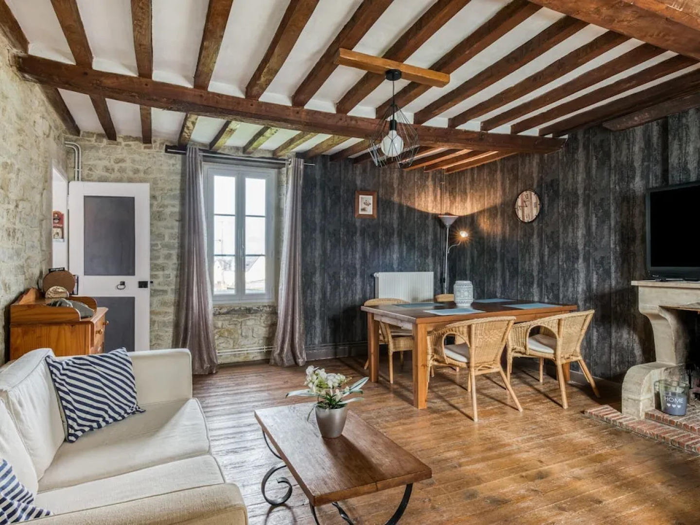 Cosy Holiday Home in Mandeville en Bassin Near Beach