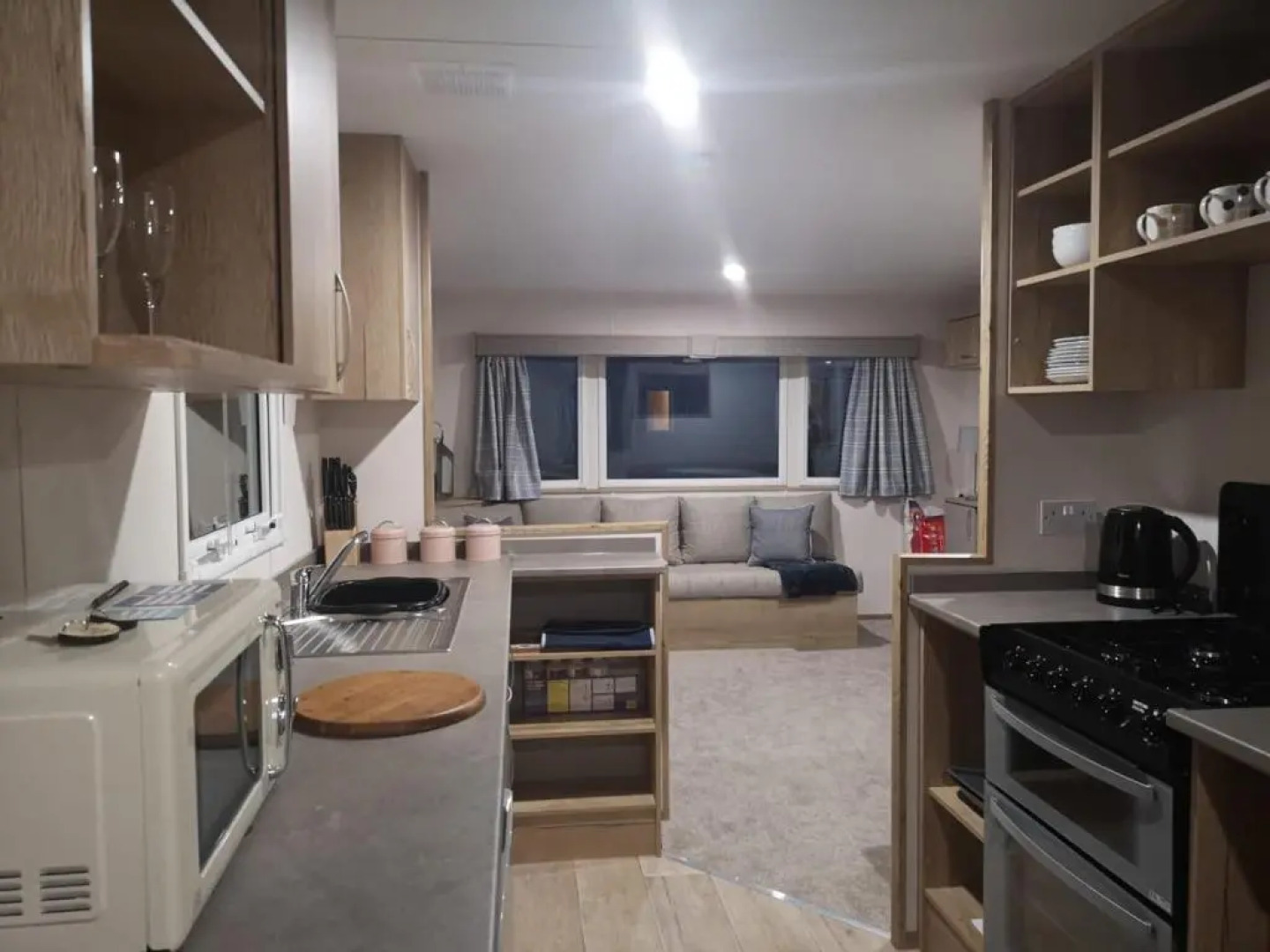 Tattershall Lakes 2020 8 Berth Caravan With Hot Tub
