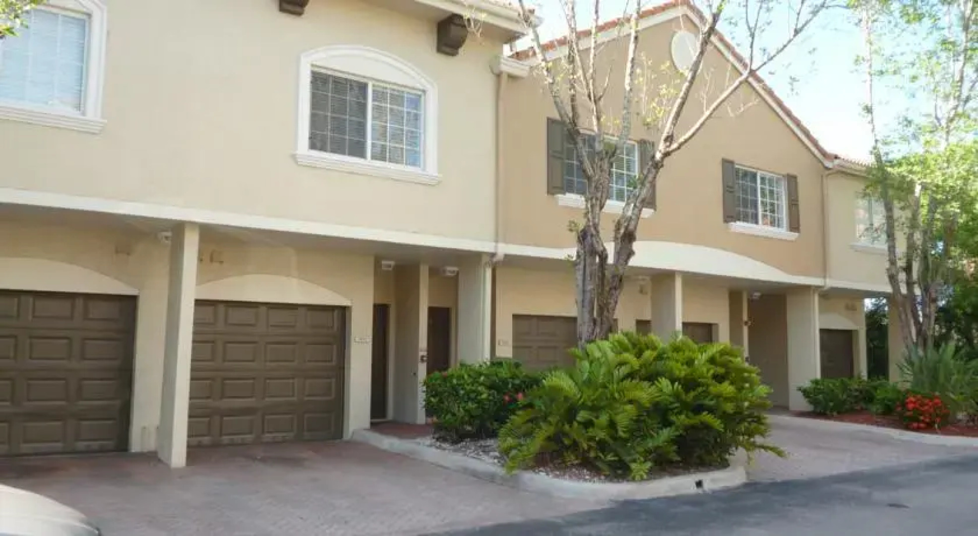 Weston Townhouse Patio and Resort Style Amenities