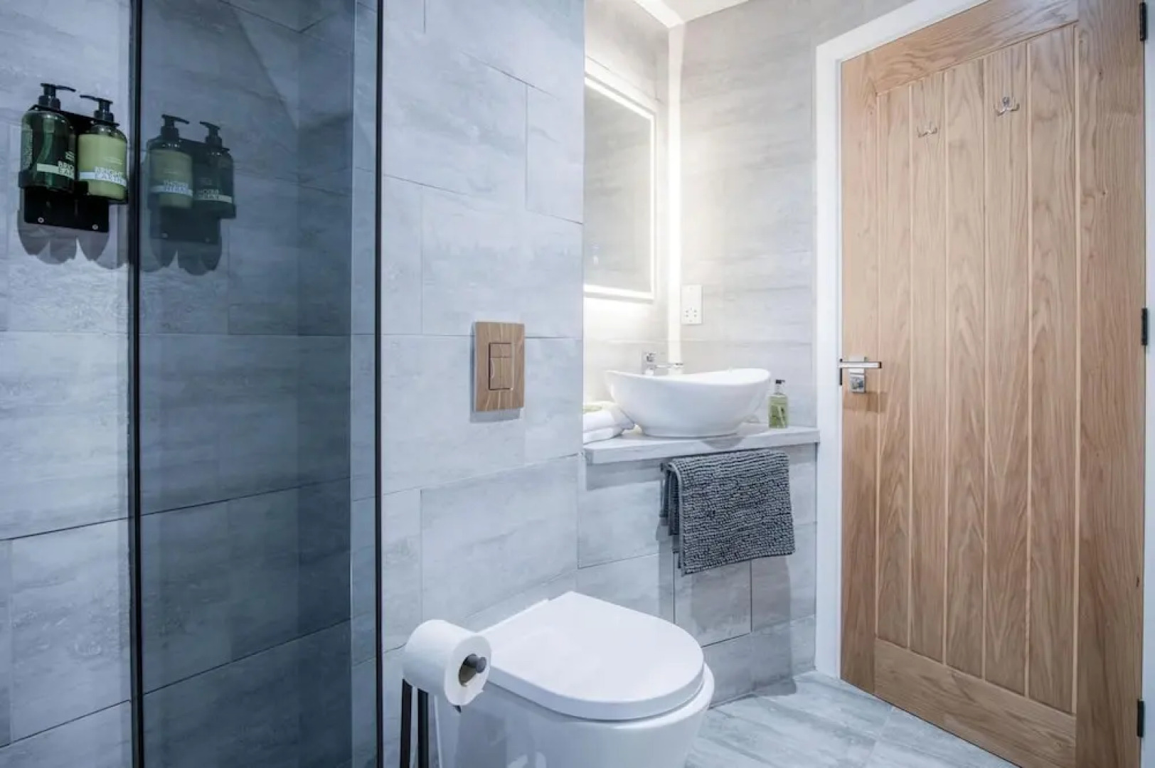 Suite 2 - Sleeping Giant Hotel - PEN Y CAE Inn