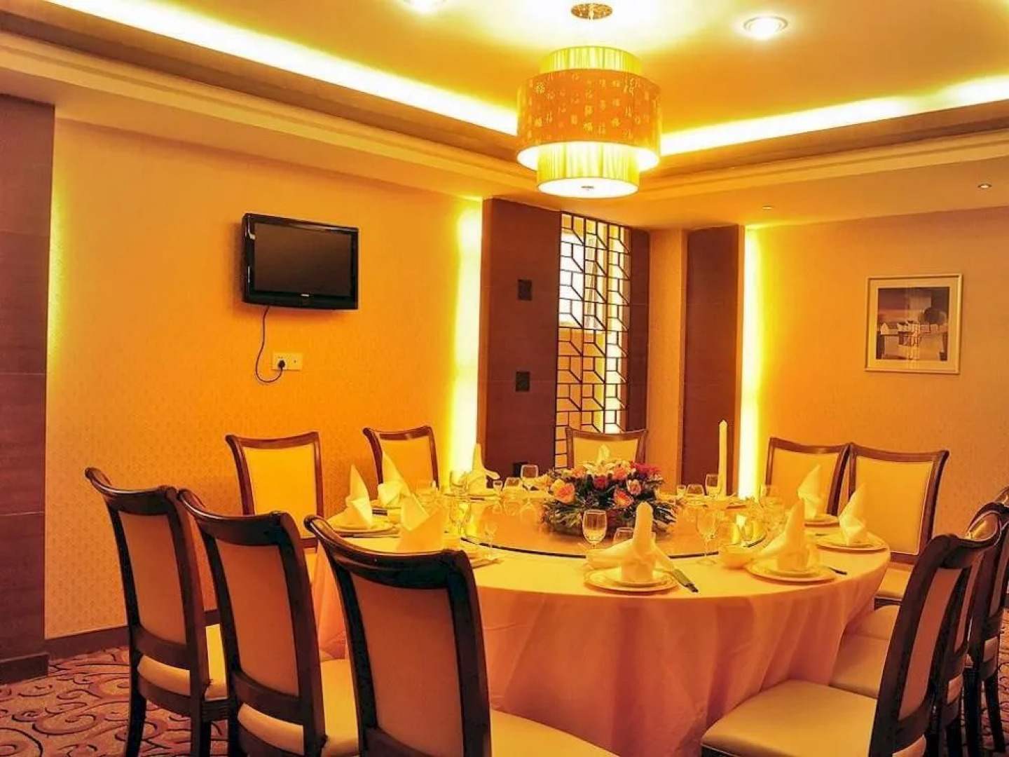 Long Jia Bo Yi Hotel