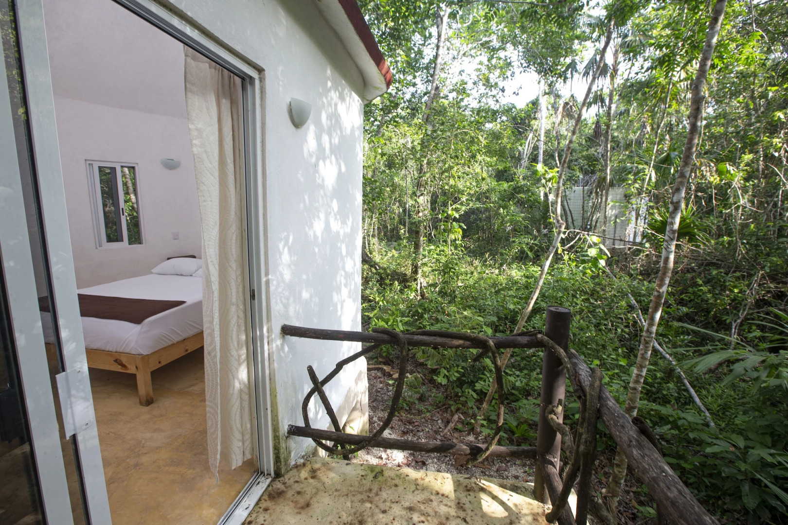 Jolie Jungle Eco Hotel