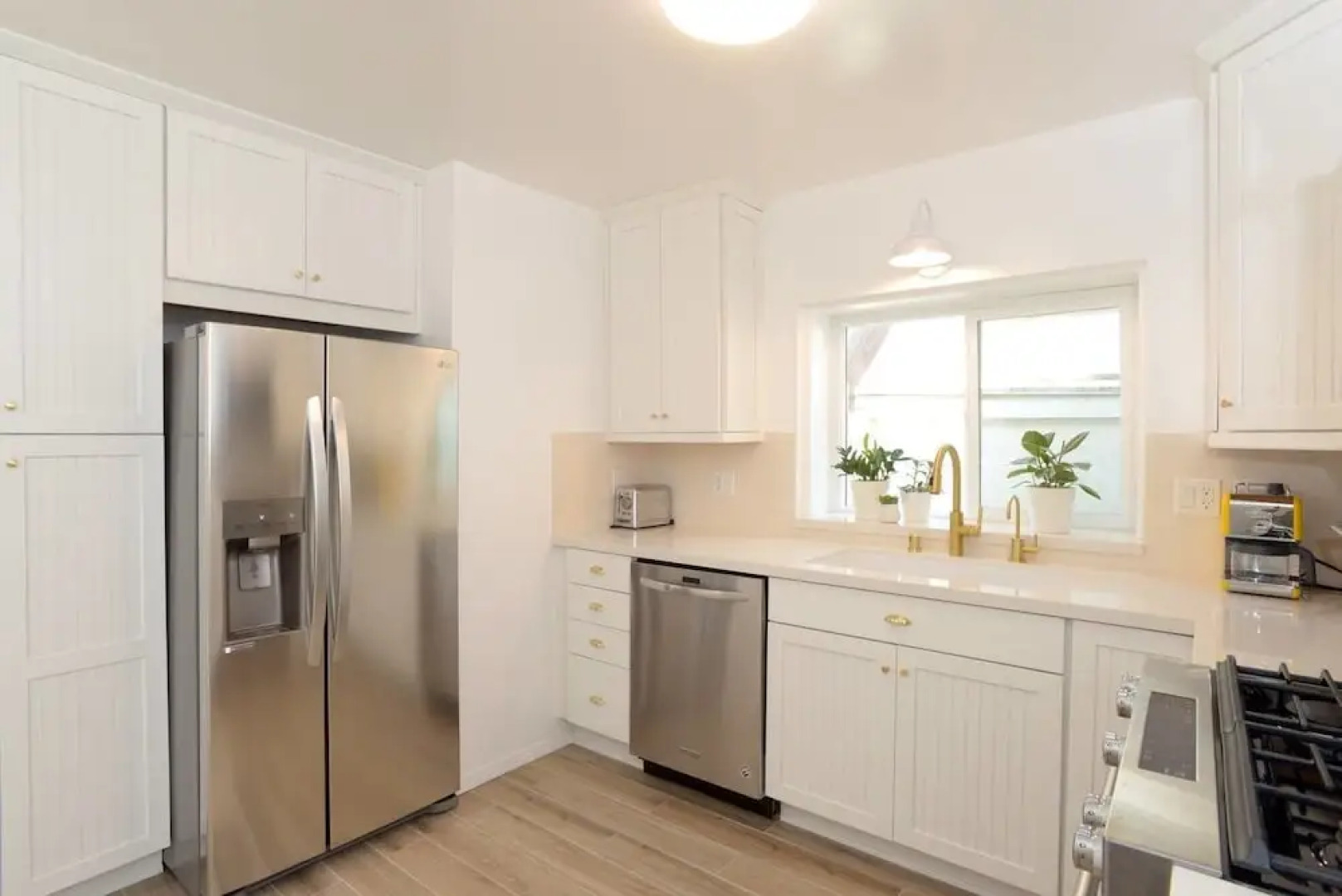 Charming 2br/2ba Cottage - Close to the Beach