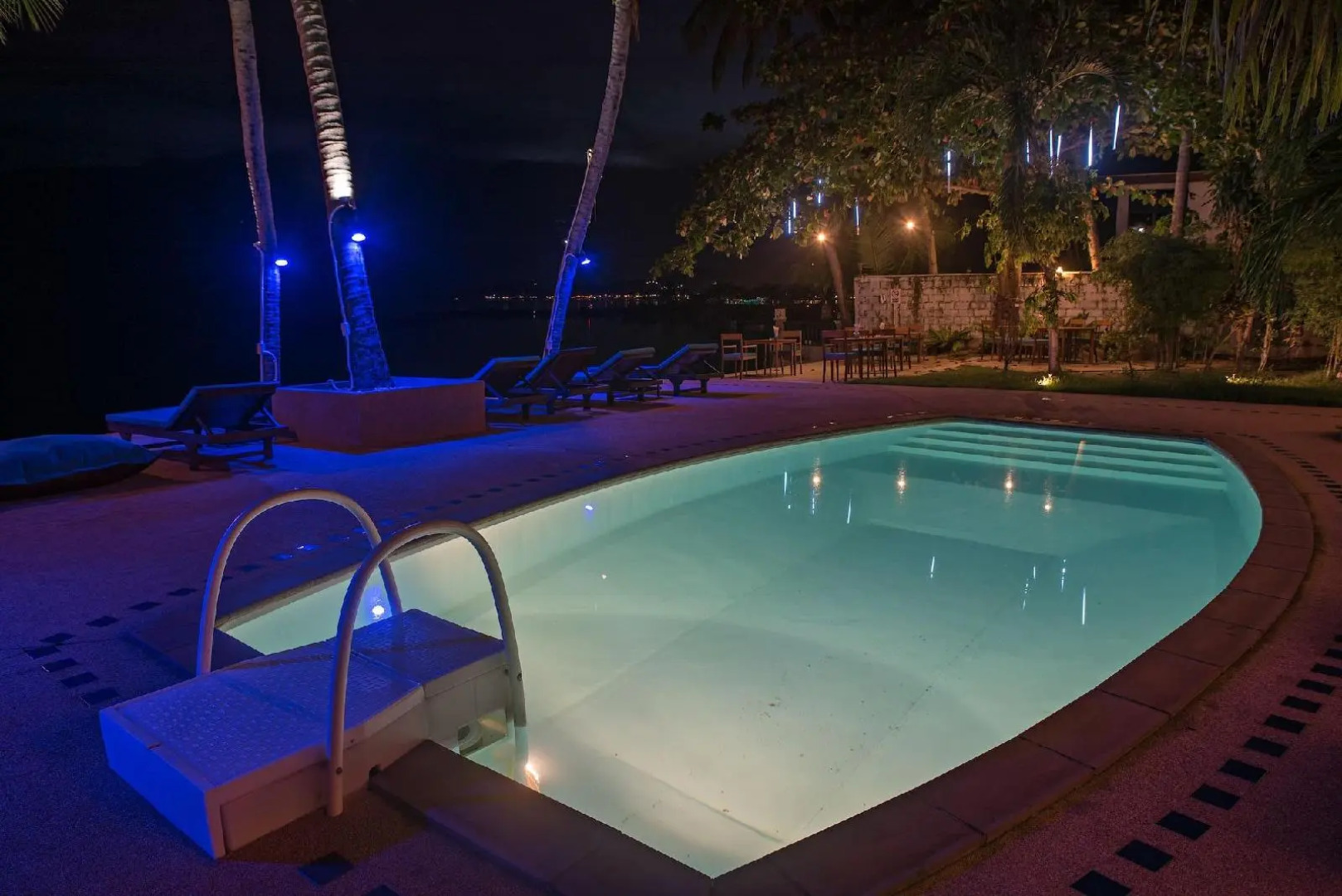 Blu' Beach Bungalows