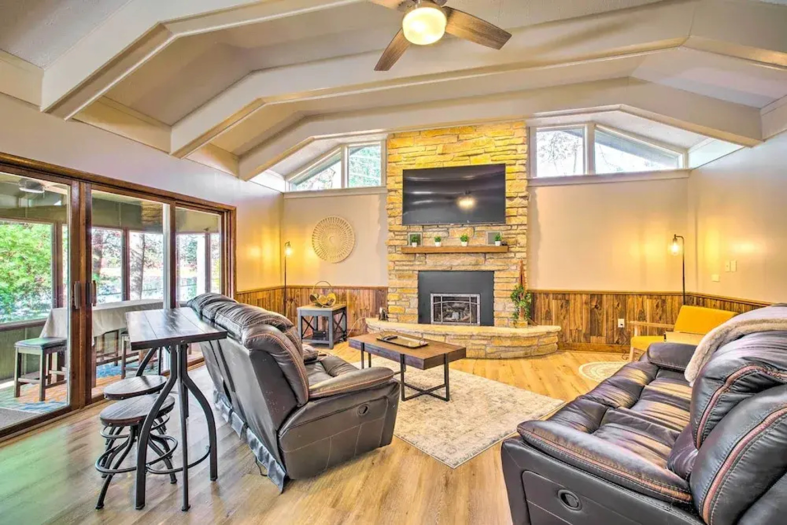 Beautiful Home w/ Hot Tub on Lake Wissota