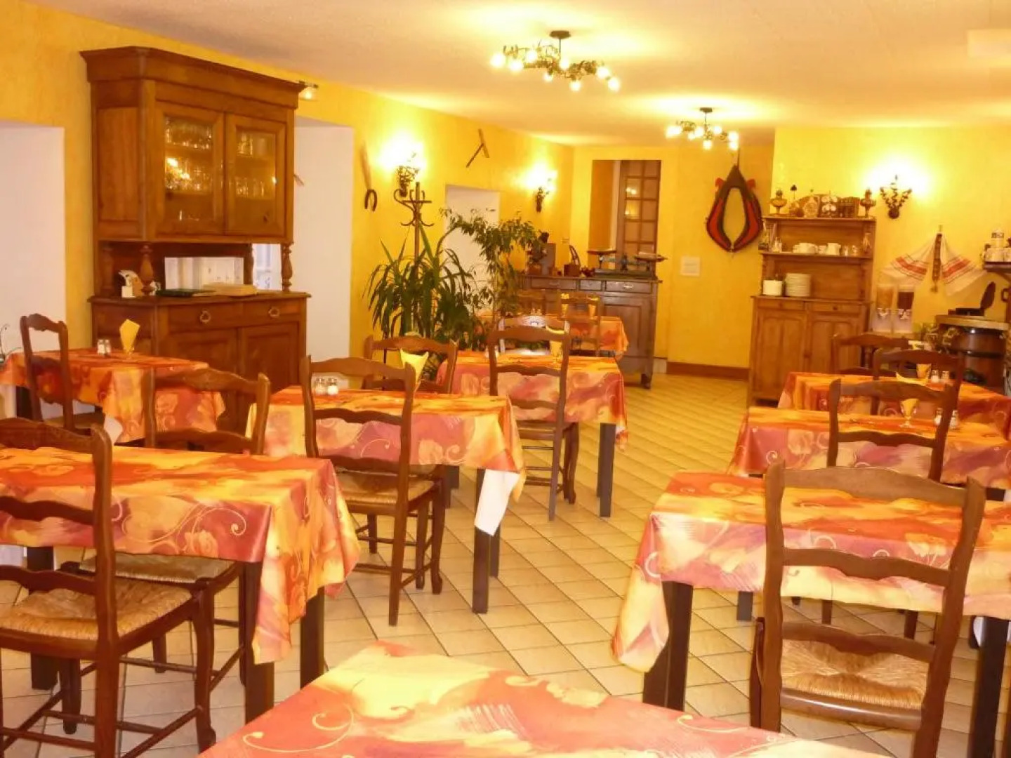 Hôtel Les Voisins Beaucemaine