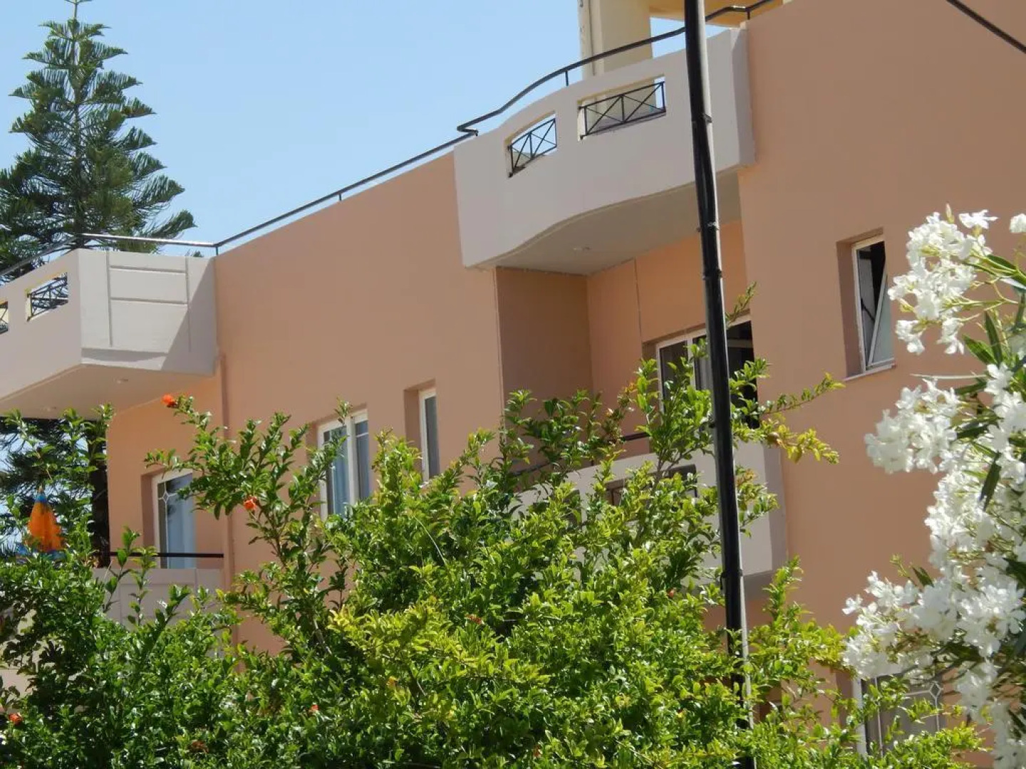 Apollon Studios & Apartments