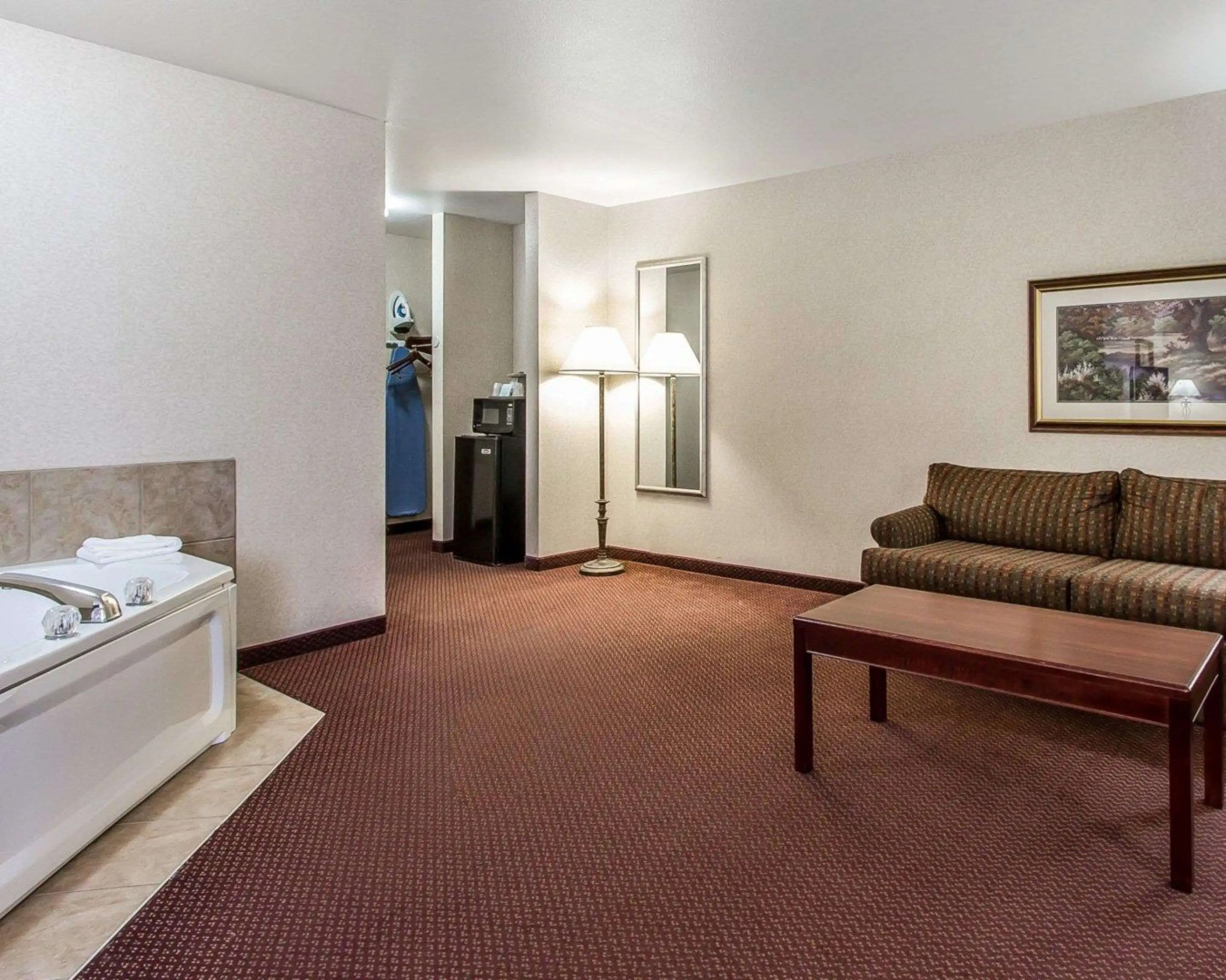 Quality Inn & Suites Fort Madison near Hwy 61