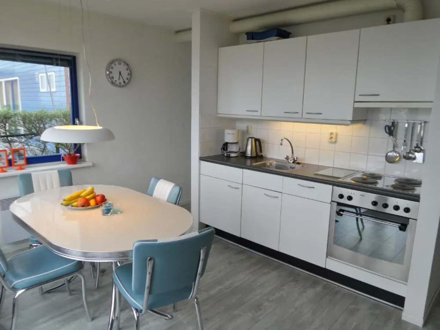 6pers Modern harbor house Jasmijn with fenced garden and lake view