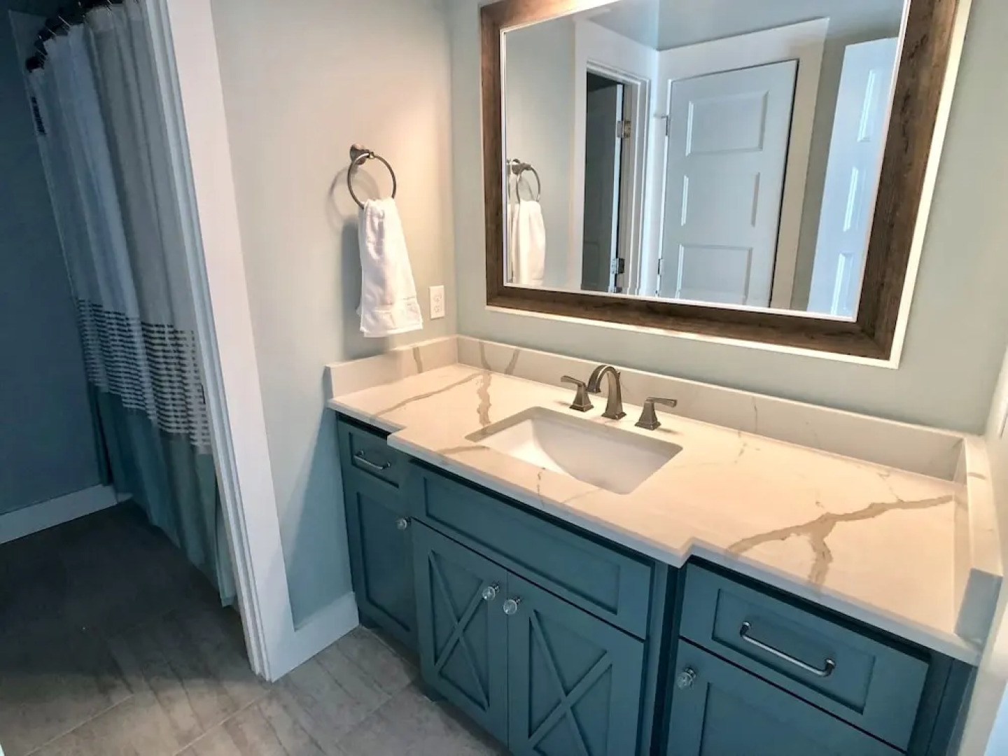 EZ Come EZ Geaux Home 4 Bedrooms 3.5 Bathrooms Home