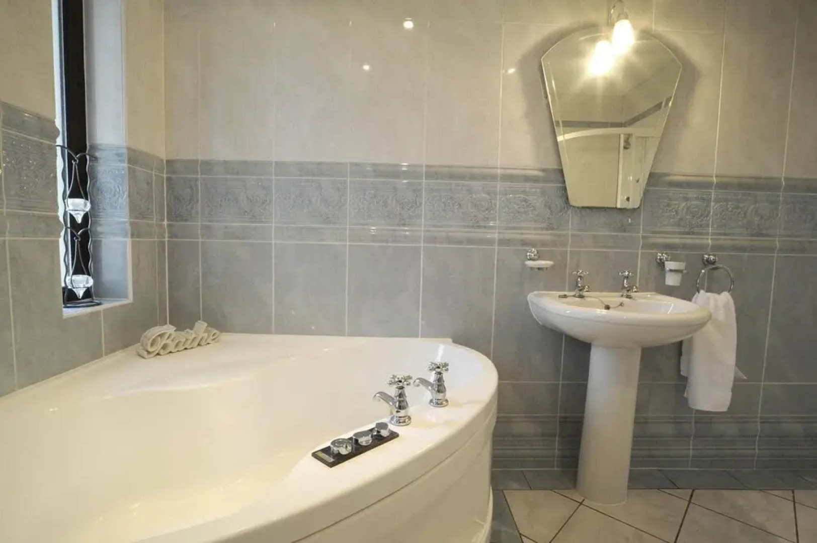 Fields Lodge Bed & Breakfast