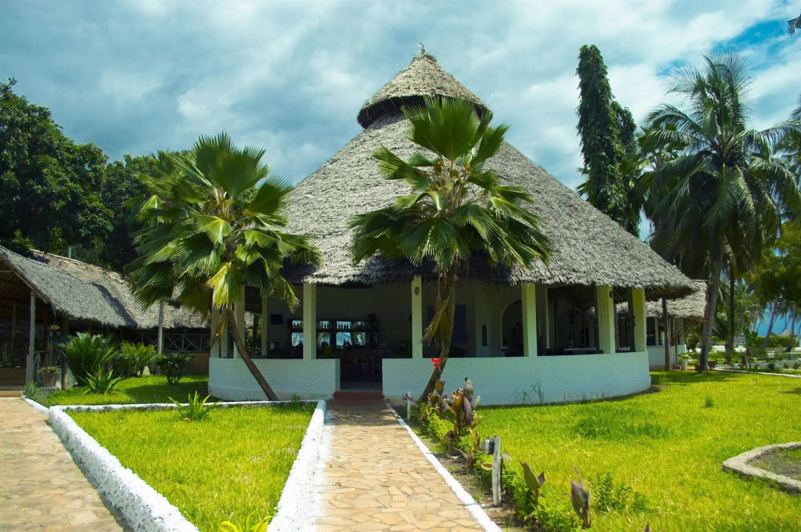 Antonio Beach Hotel and Spa