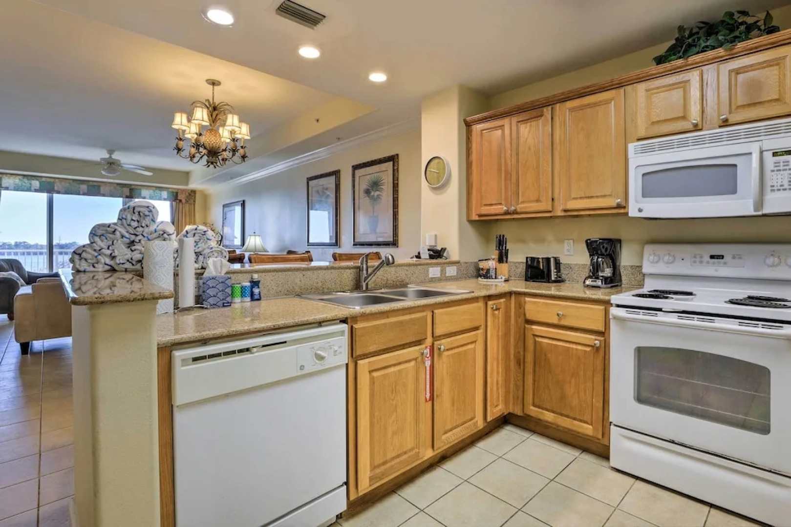 1 Mi to Disney: Lakefront Condo w/ Pool Access!