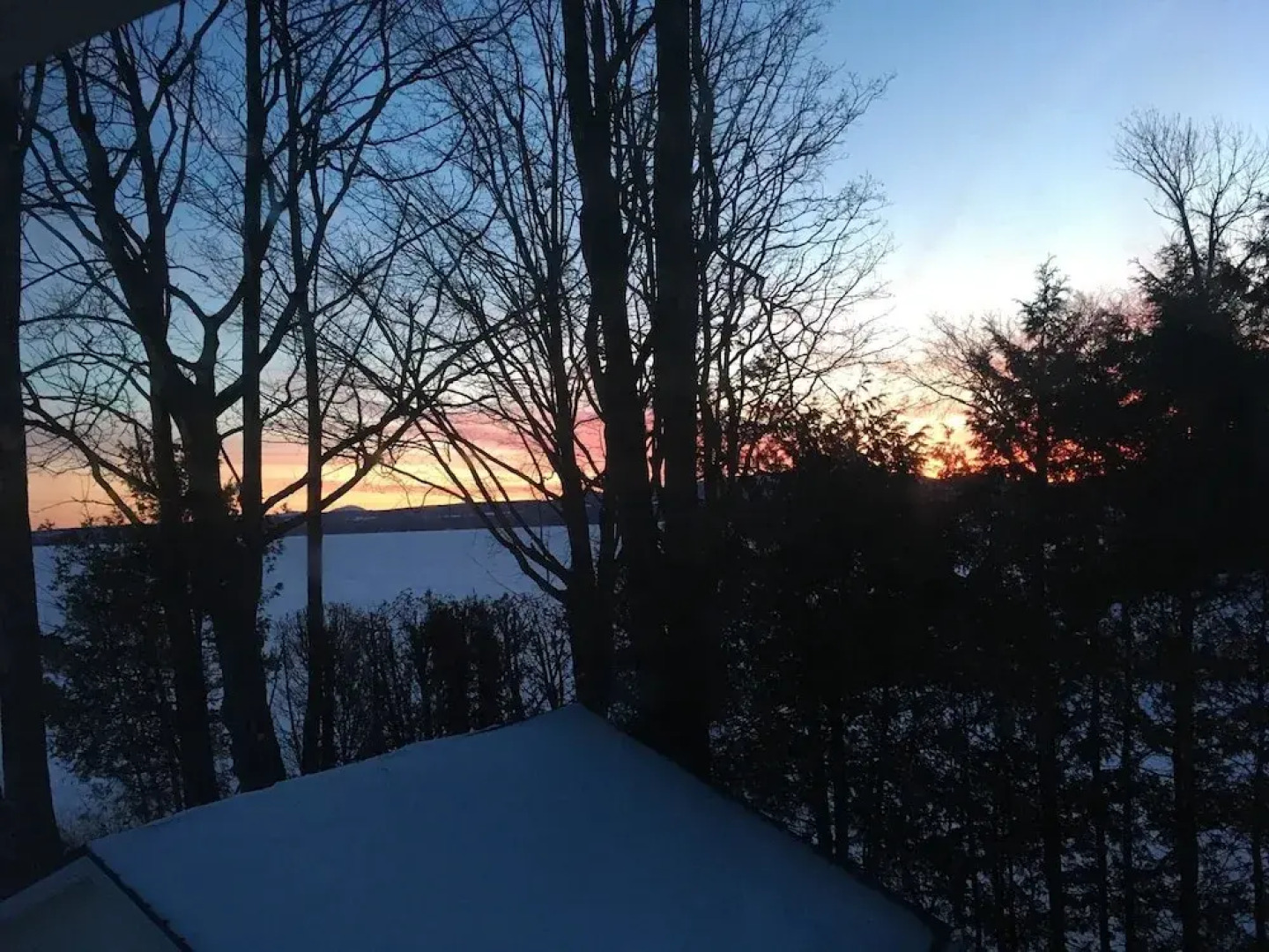 Apartment With 2 Bedrooms in Knowlton, With Wonderful Lake View, Enclosed Garden and Wifi