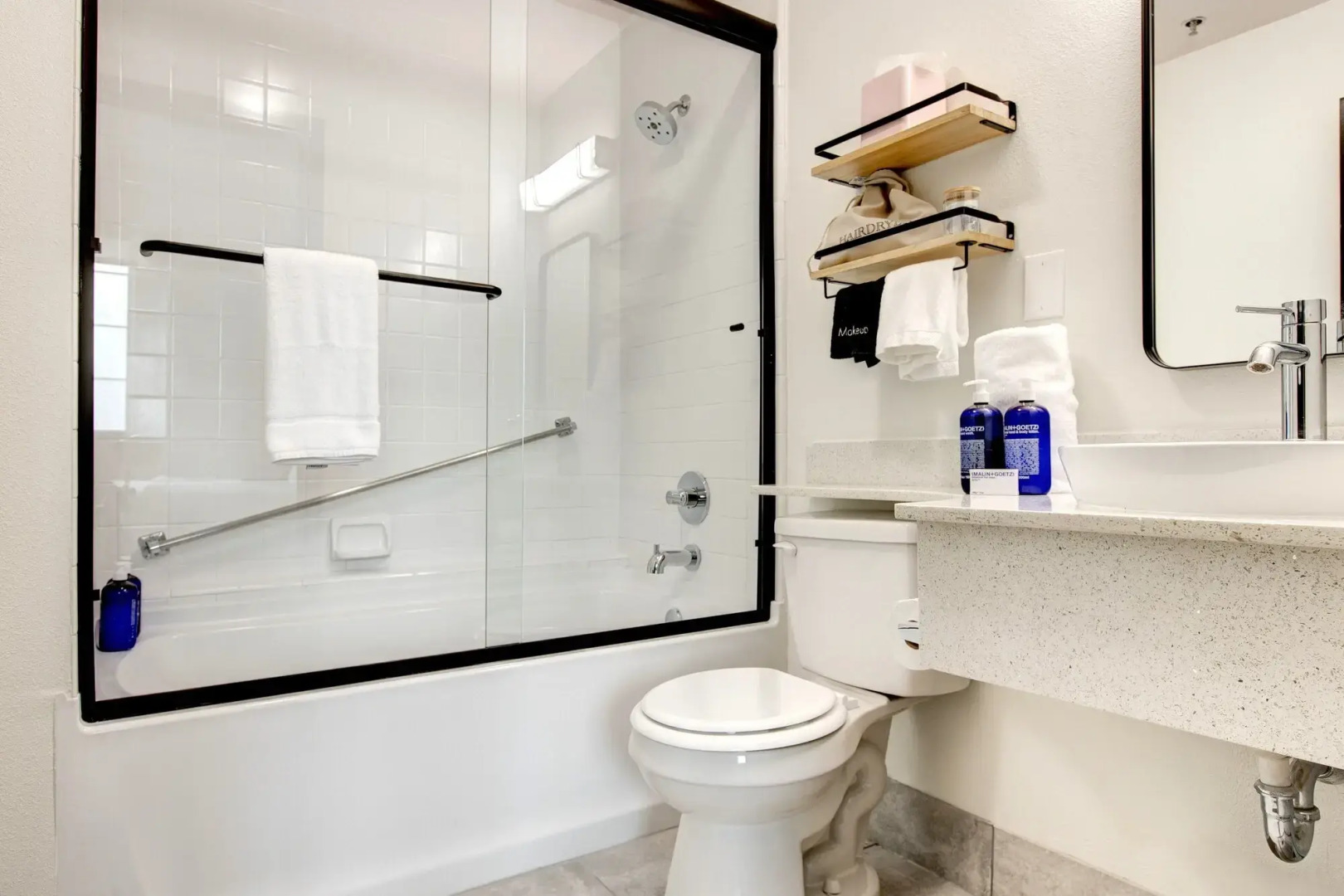 Elwood Hotel & Suites