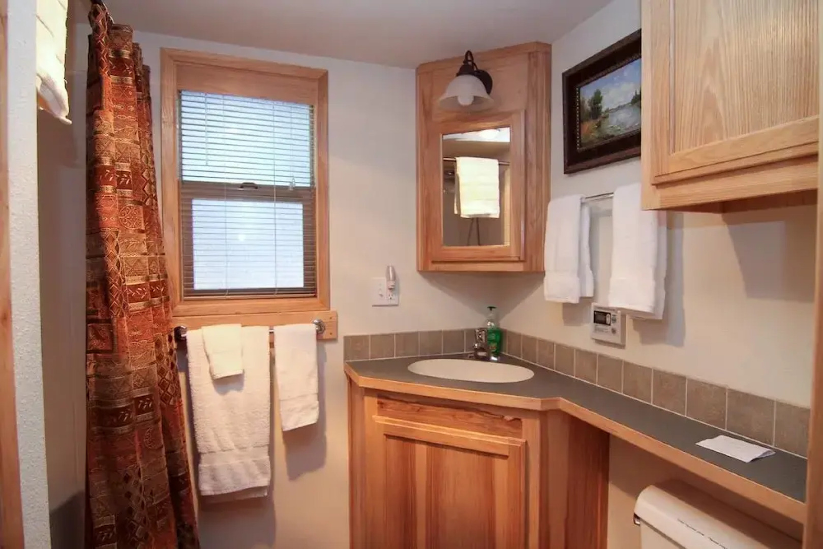 #40 The Cabins at Hyatt Lake-sleeps 6-pet Friendly