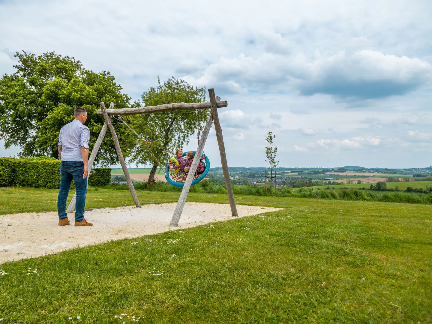 Comfortable air-conditioned chalet in a holiday park on the Gulperberg