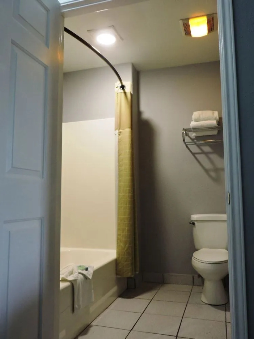 Riata Inn Crystal City